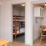 6 Person In Romo-by Traum